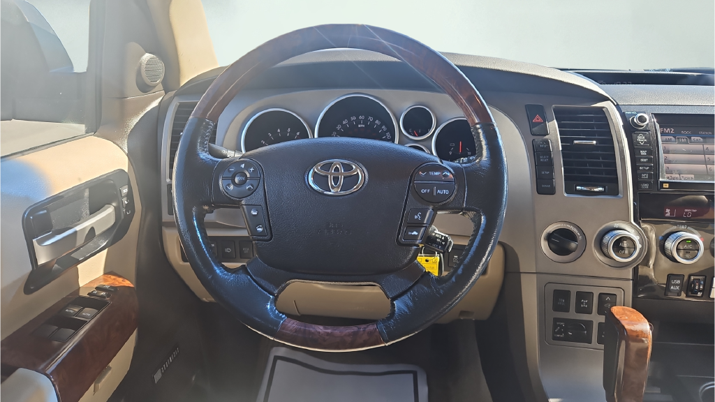 Used 2010 Super White Toyota Platinum image 15