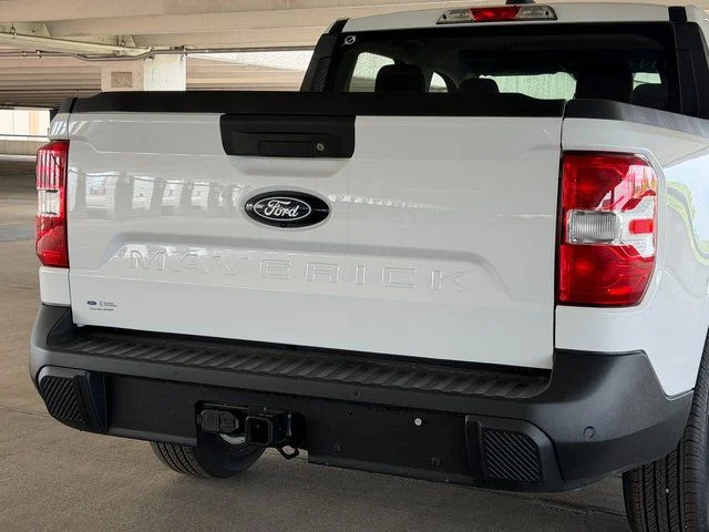 New 2025 Oxford White Ford XLT image 13