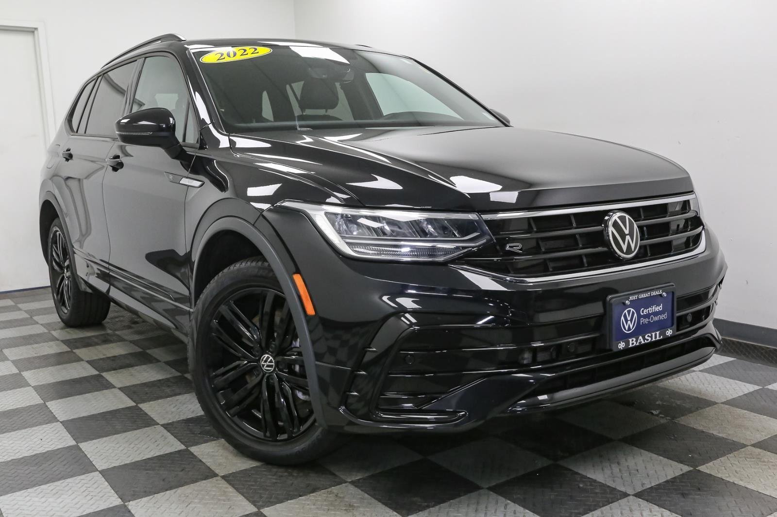 2022 Volkswagen Tiguan SE R-Line Black photo 2