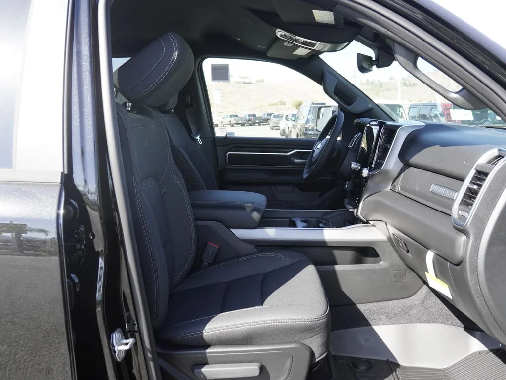 New 2026 Diamond Black Crystal Pearl-Coat Exterior Paint RAM Big Horn/Lone Star image 23