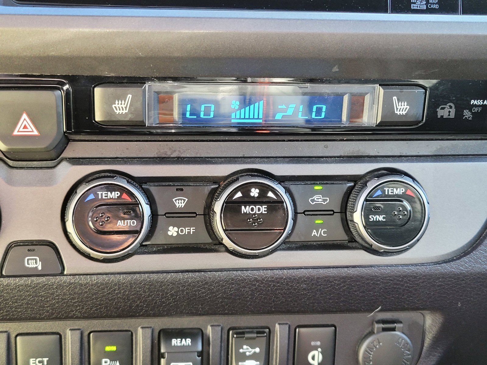 Used 2018  Toyota  image 20