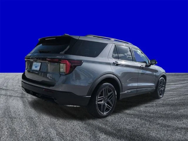 New 2026 Carbonized Gray Metallic Ford ST-Line image 4