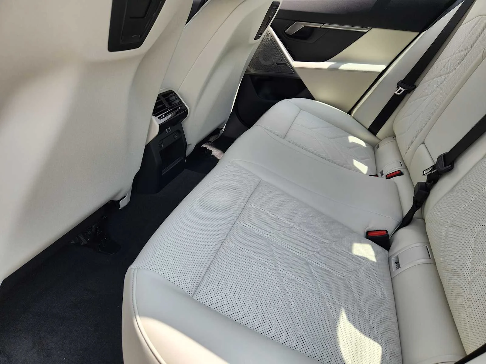 New 2026 Phytonic Blue Metallic BMW 530i image 7