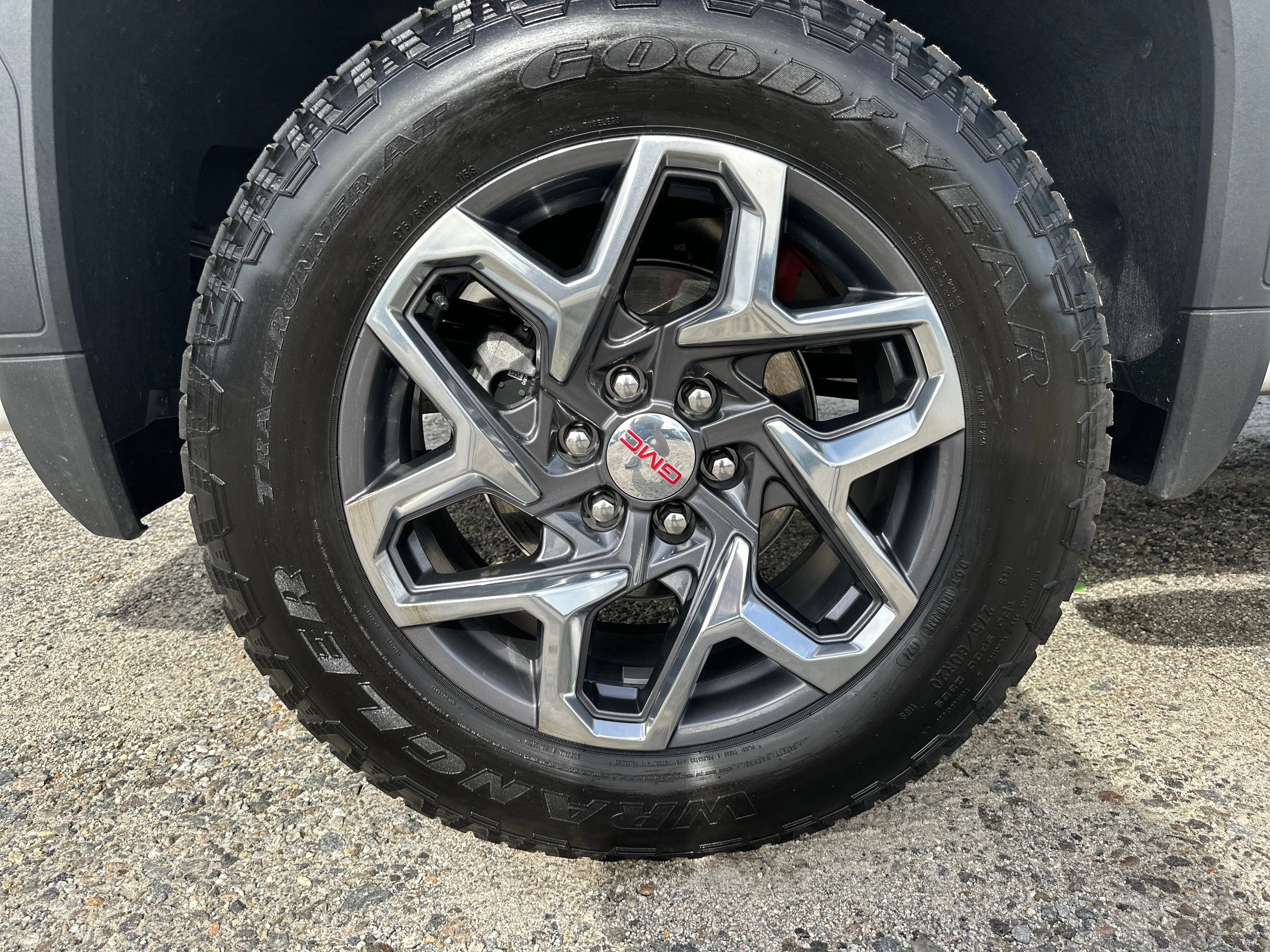 Certified Used 2025 White Frost Tricoat GMC SLT image 18
