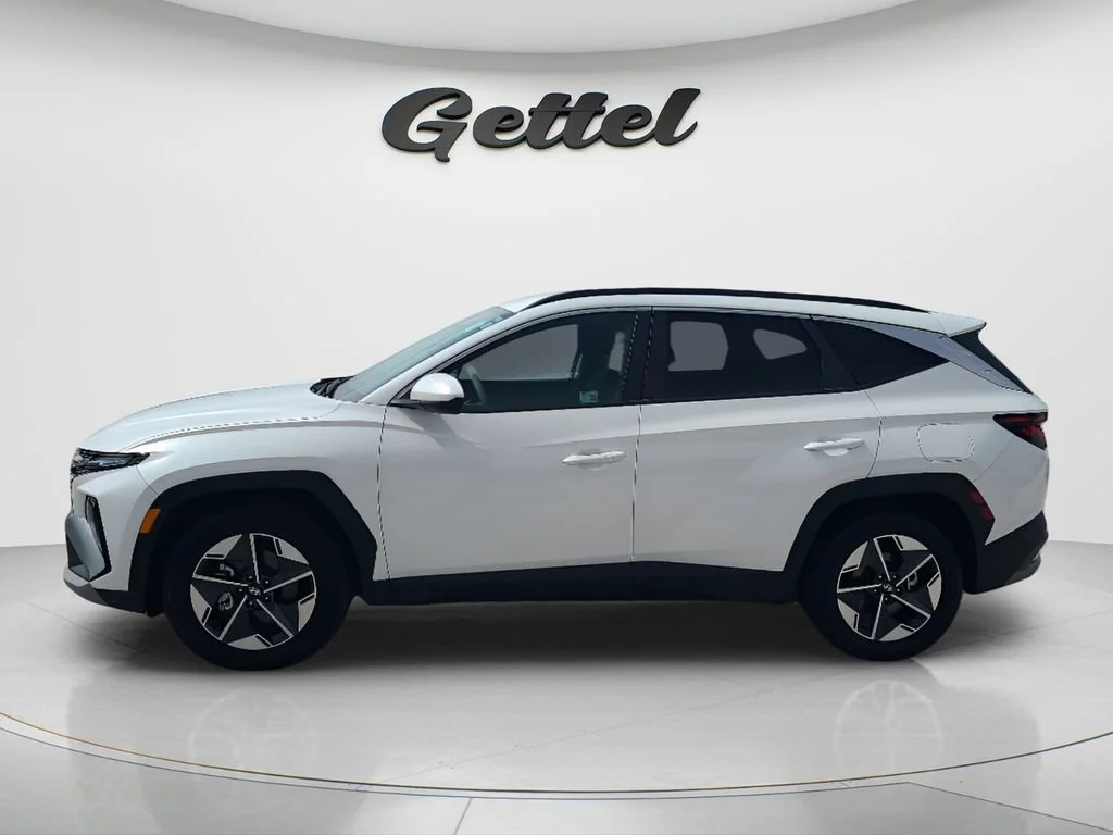 Used 2025 White Hyundai SEL image 8