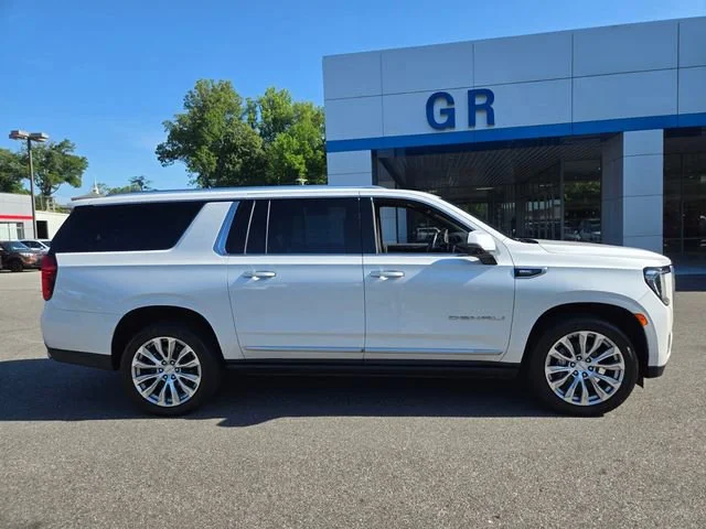 Used 2023 White Frost Tricoat GMC Denali image 9
