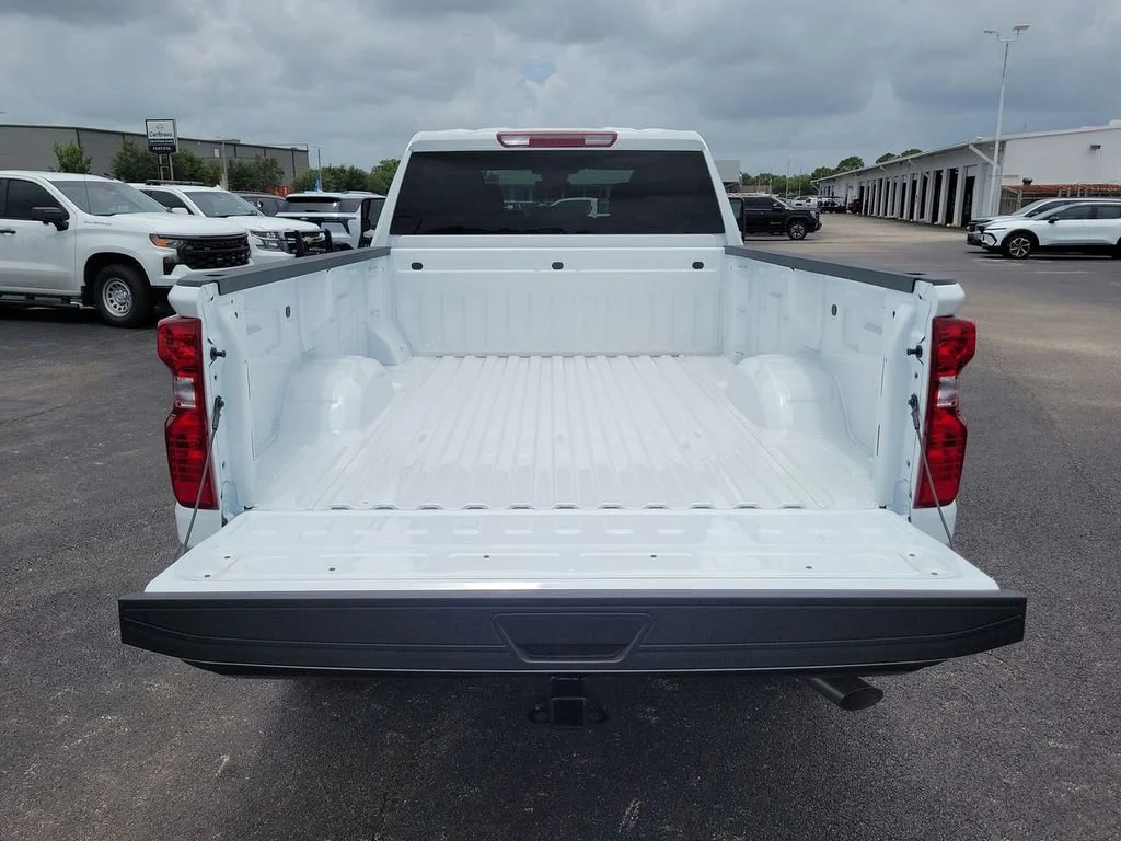 New 2026 Summit White Chevrolet WT image 17