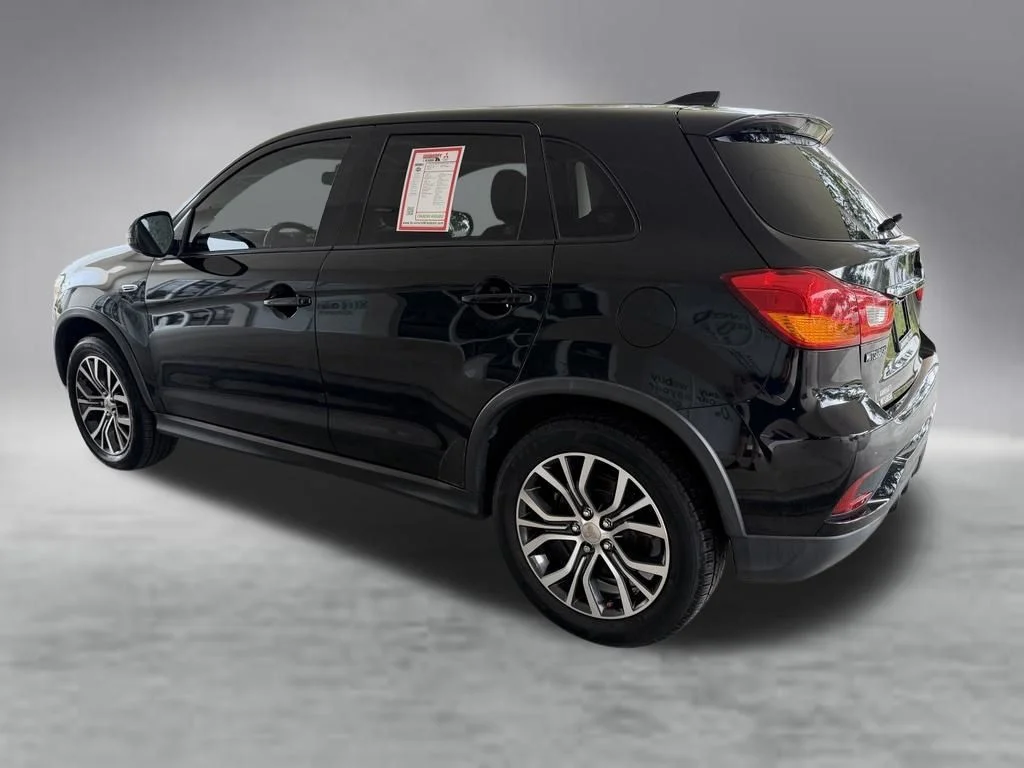Used 2019 Black Mitsubishi  image 4