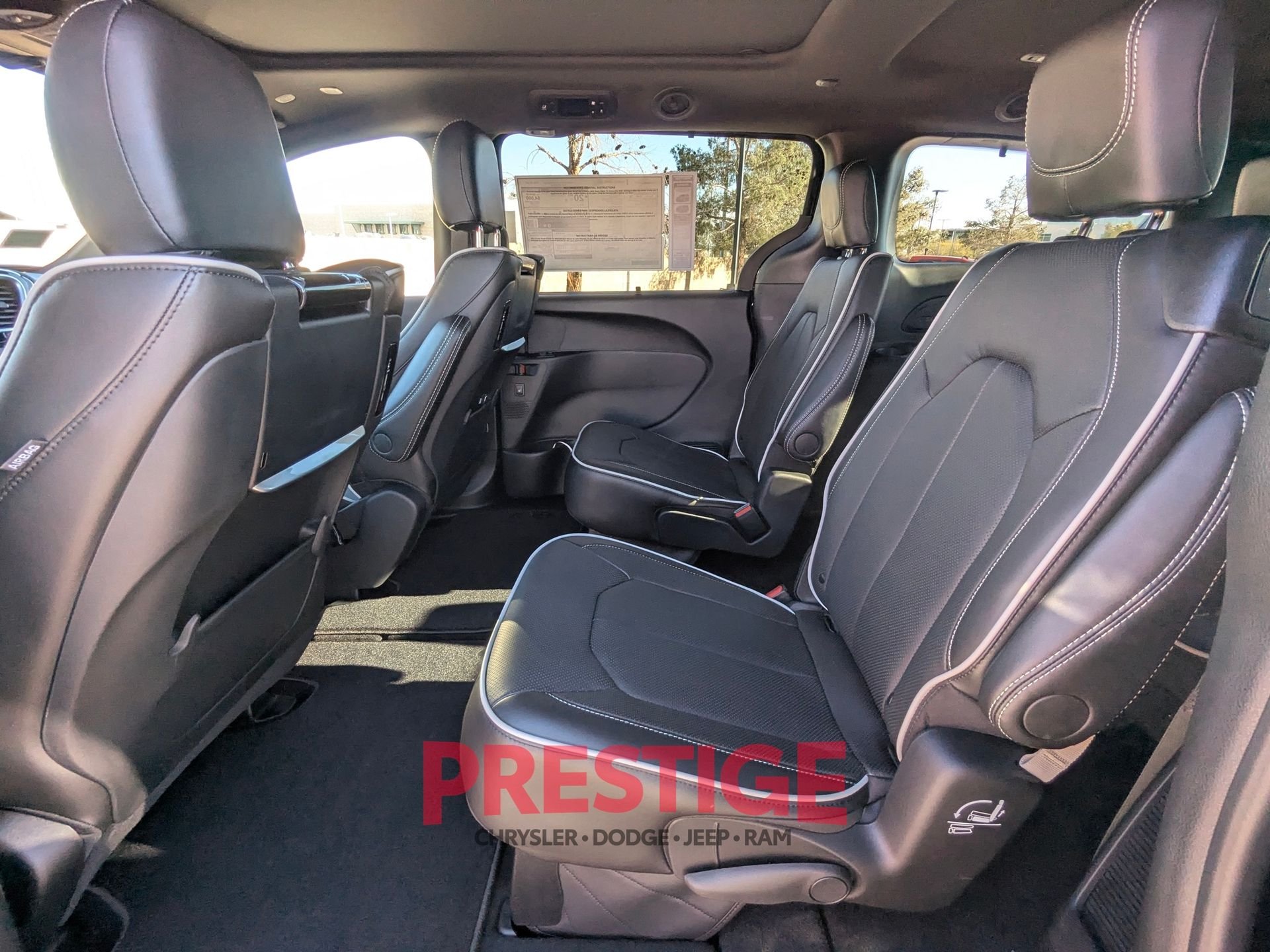 New 2026 Diamond Black Crystal Pearl-Coat Exterior Paint Chrysler Limited image 28
