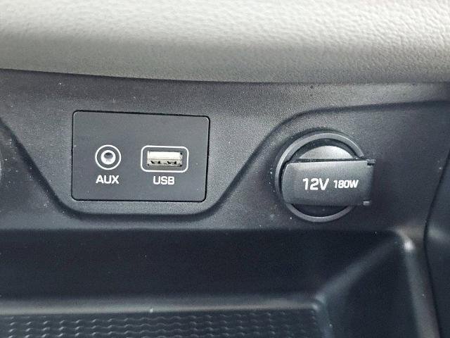 Used 2021 White Cream Hyundai  image 14