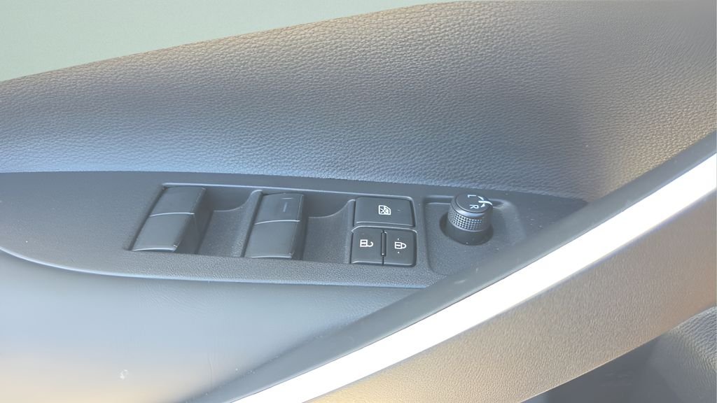 2025 Toyota Corolla SE - Photo 13