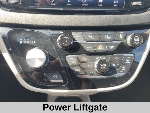 Used 2023 Velvet Chrysler Touring L image 7