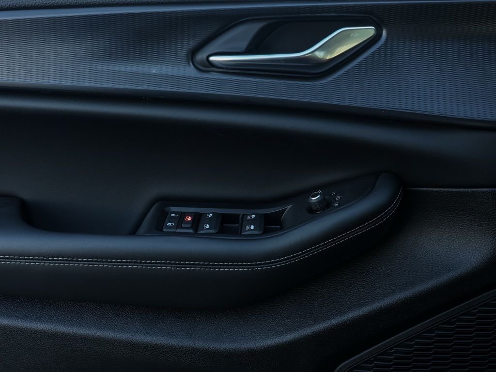 New 2026 Baltic Gray Metallic Clear-Coat Exterior Paint Jeep Laredo image 23