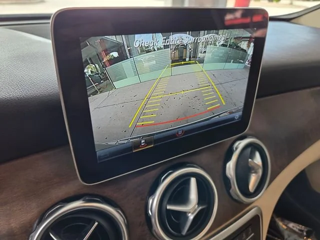 Used 2019 White Mercedes-Benz GLA 250 image 32