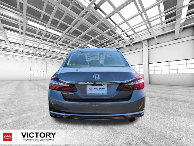 Used 2017  Honda LX image 5