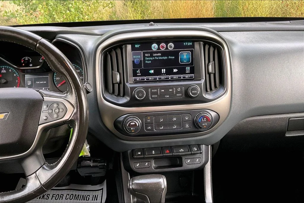 Used 2015 Red Chevrolet Z71 image 6