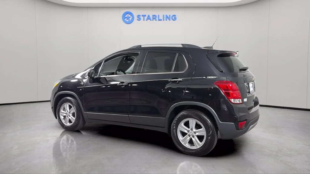 Used 2020 MOSAIC BLACK METALLIC Chevrolet LT image 4