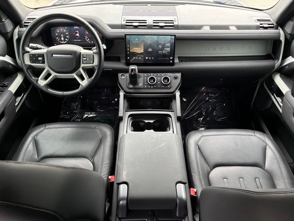 Used 2022 White Land Rover S image 4