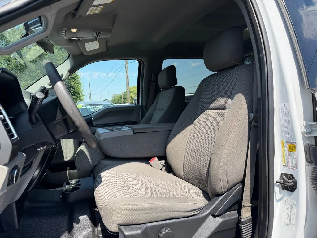 Used 2017 White Ford XLT image 9