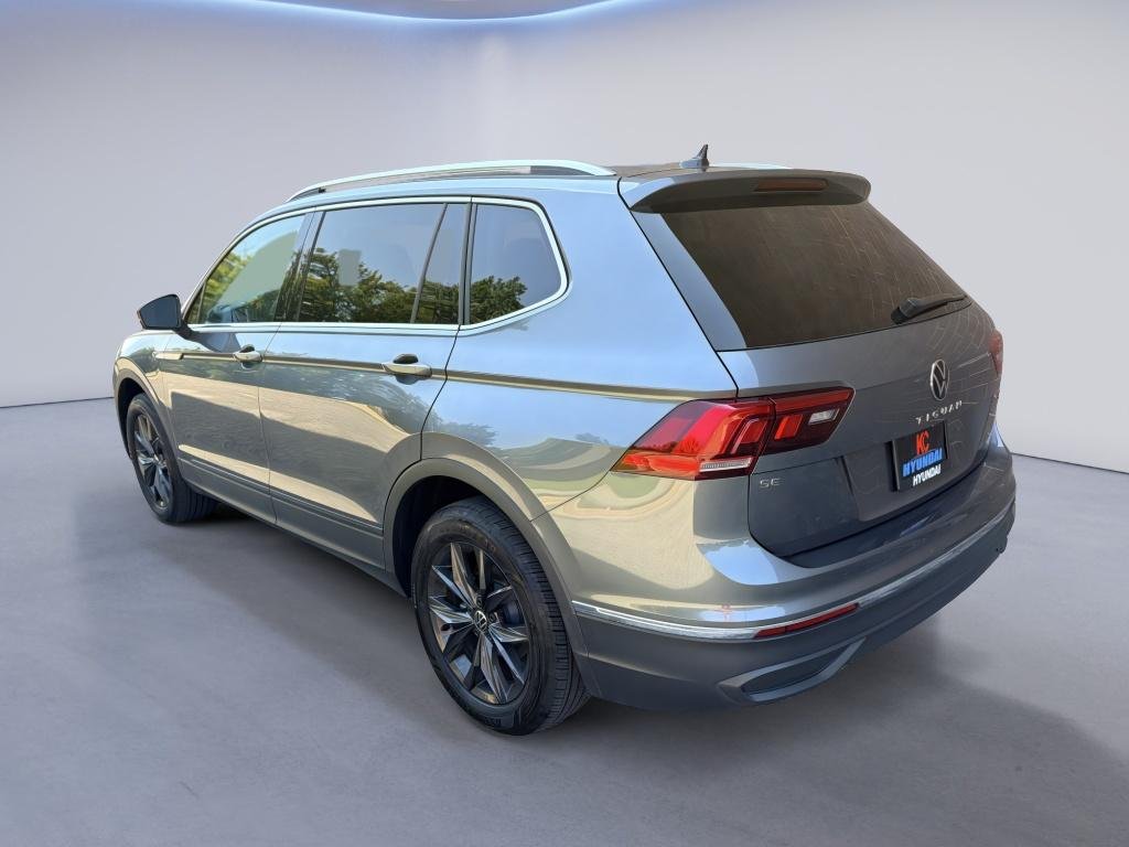 Used 2024 Platinum Gray Metallic Volkswagen SE image 3