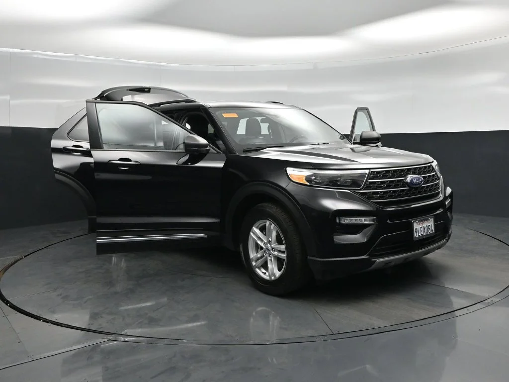Certified Used 2023 Black Ford XLT image 31