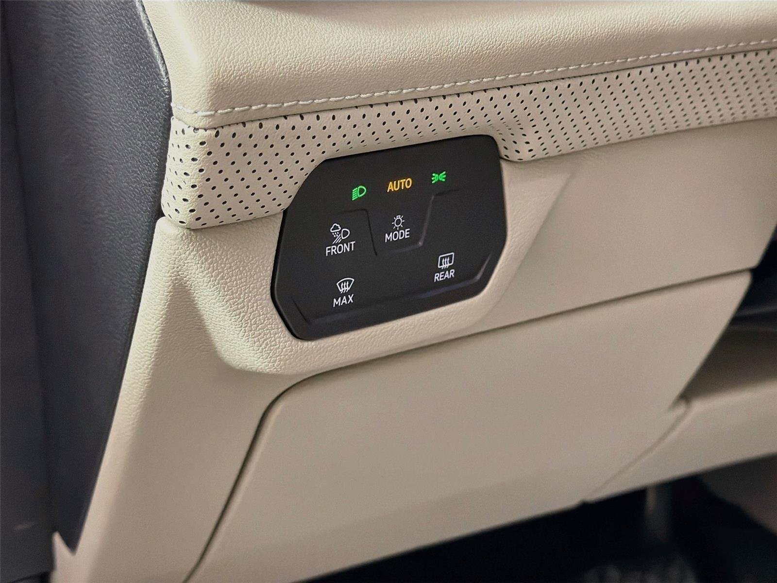 New 2026 Opal White Pearl Volkswagen 2.0T SE image 10