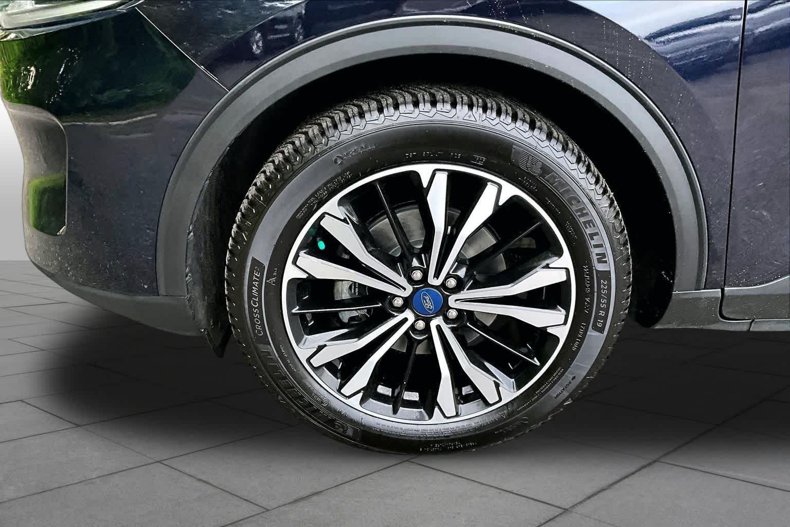Used 2021 Antimatter Blue Ford SE Hybrid image 11