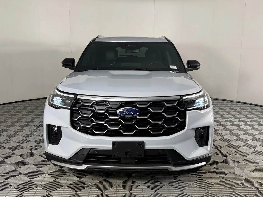 Used 2025 White Ford Platinum image 10