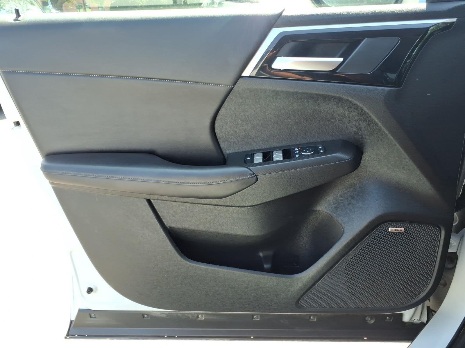 Used 2025  Mitsubishi SE image 29