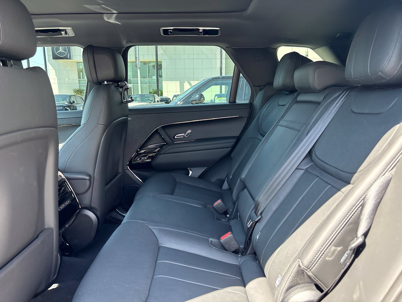 Used 2024 Santorini Black Metallic Land Rover SE image 14