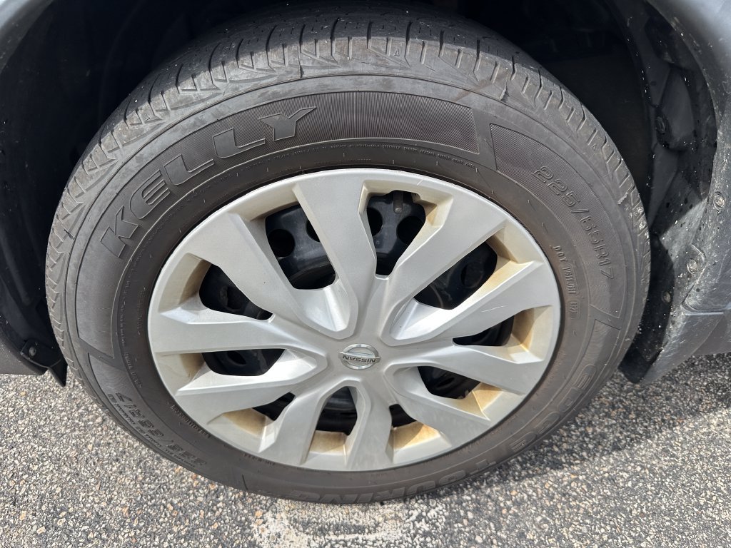 Used 2017 Blue Nissan S image 9