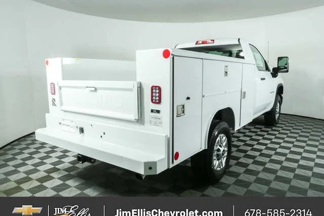 New 2026 Summit White Chevrolet WT image 3