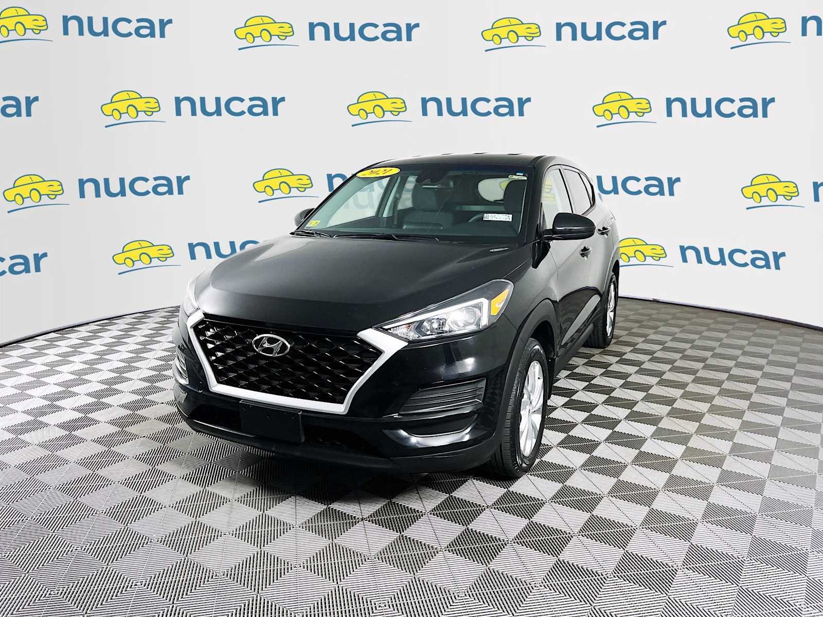 Used 2021 Black Noir Pearl Hyundai SE image 3