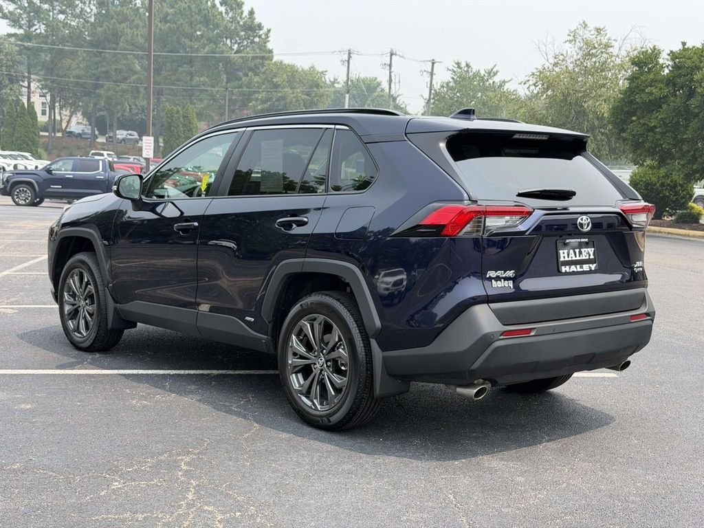Certified Used 2025  Toyota XLE Premium image 22