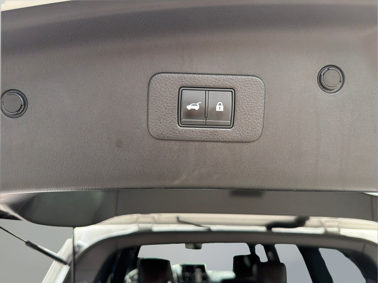 Used 2022 White Nissan Platinum image 41