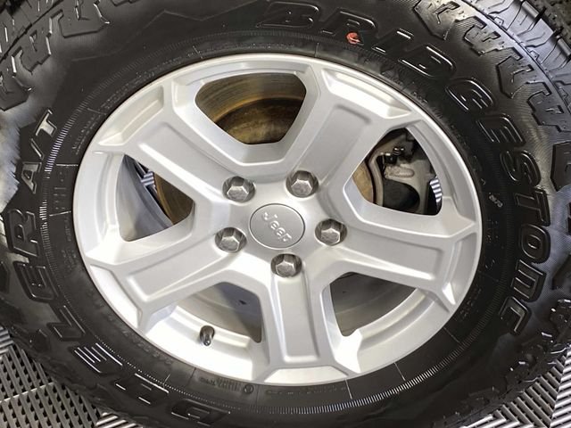 Used 2018 Gray Jeep Sport S image 28