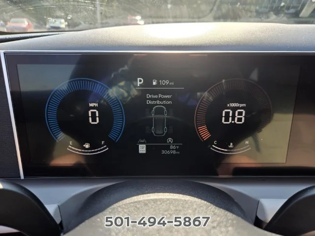 Used 2025 White Hyundai SEL image 29