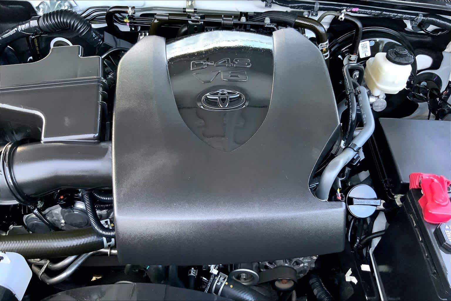 Used 2023 Ice Cap Toyota SR5 image 32