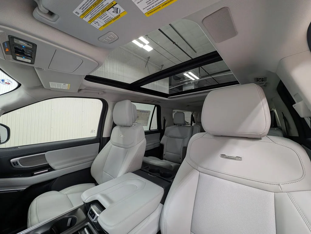 New 2027 Star White Metallic Tri-Coat Ford MAX Platinum image 15