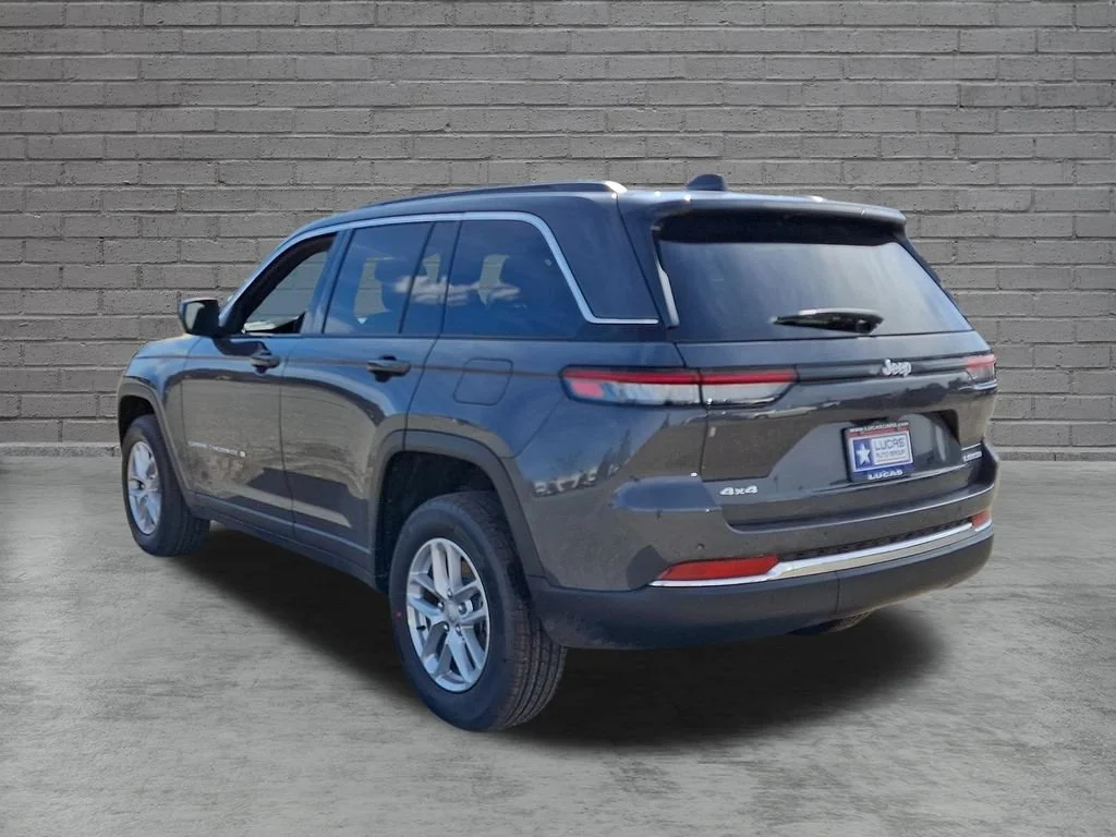 New 2026 Baltic Gray Metallic Clearcoat Jeep Laredo X image 6