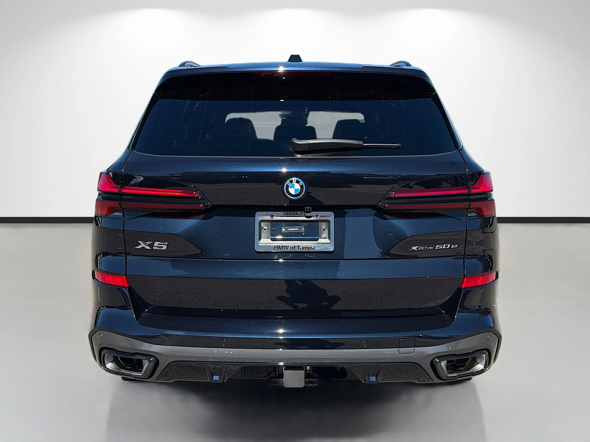 New 2026 Carbon Black Metallic BMW xDrive50e image 4