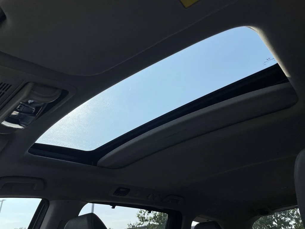 Used 2014 White Honda EX-L image 31