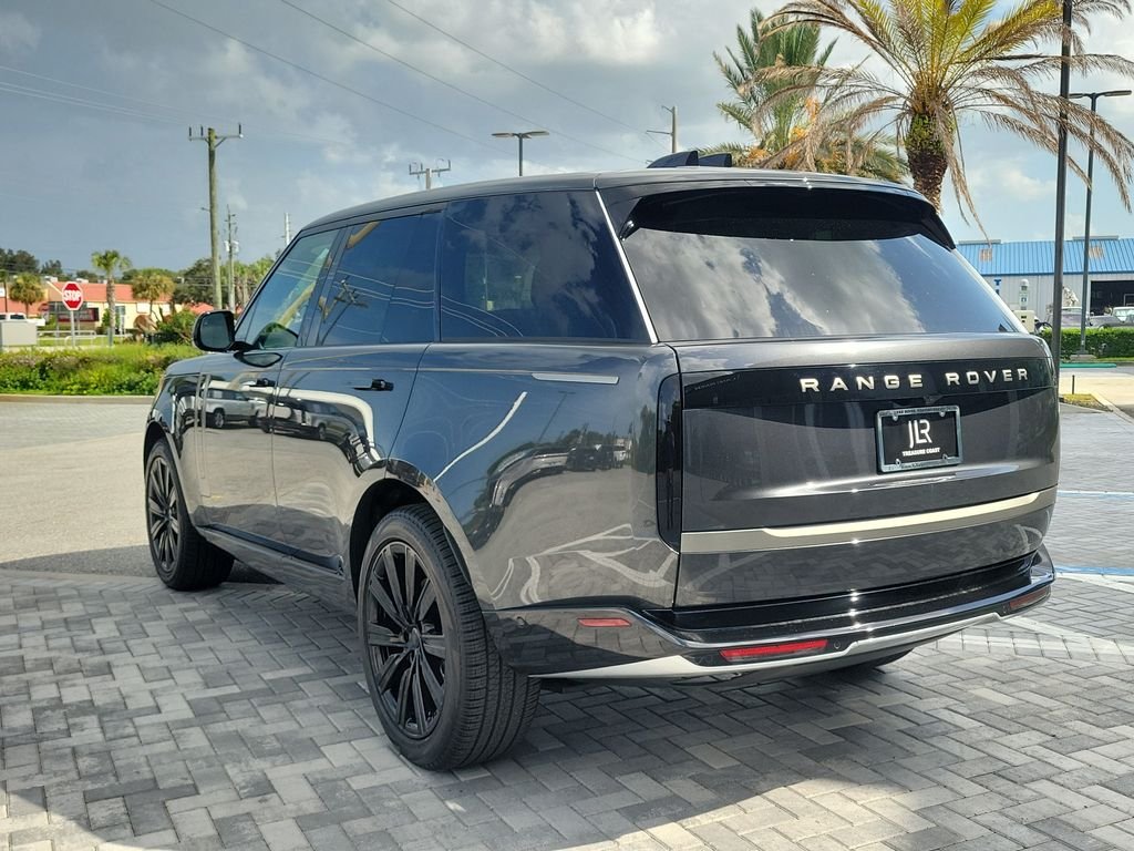 New 2026 Carpathian Grey Land Rover SE image 3