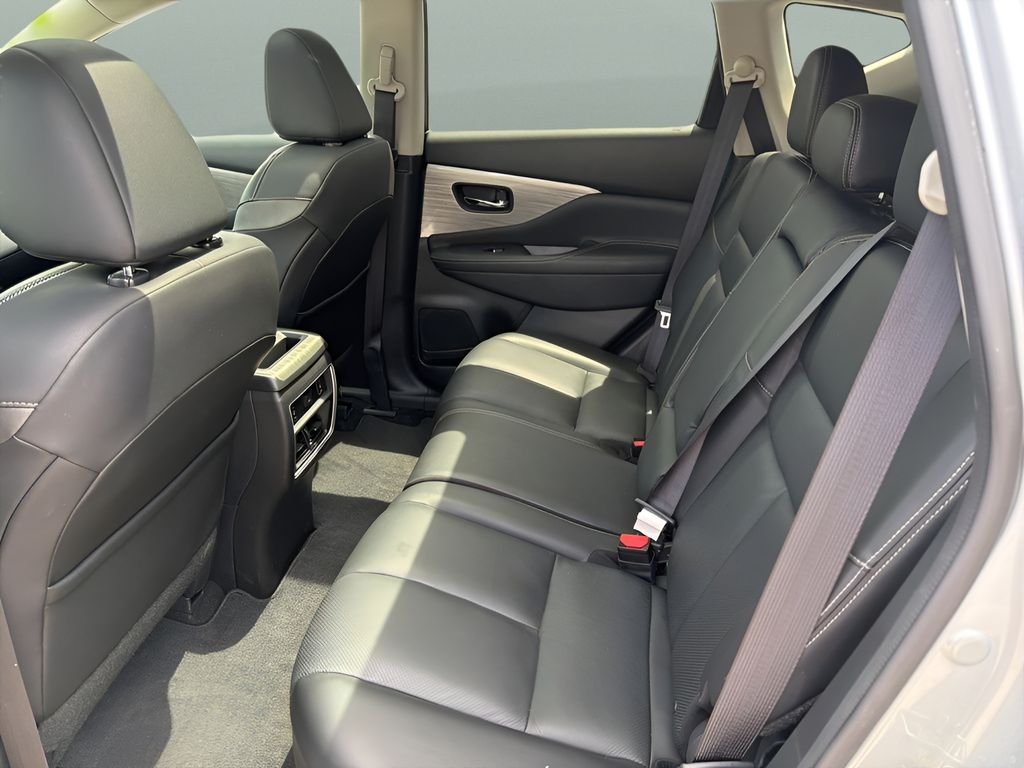 Used 2018 Brilliant Silver Metallic Nissan SL image 18