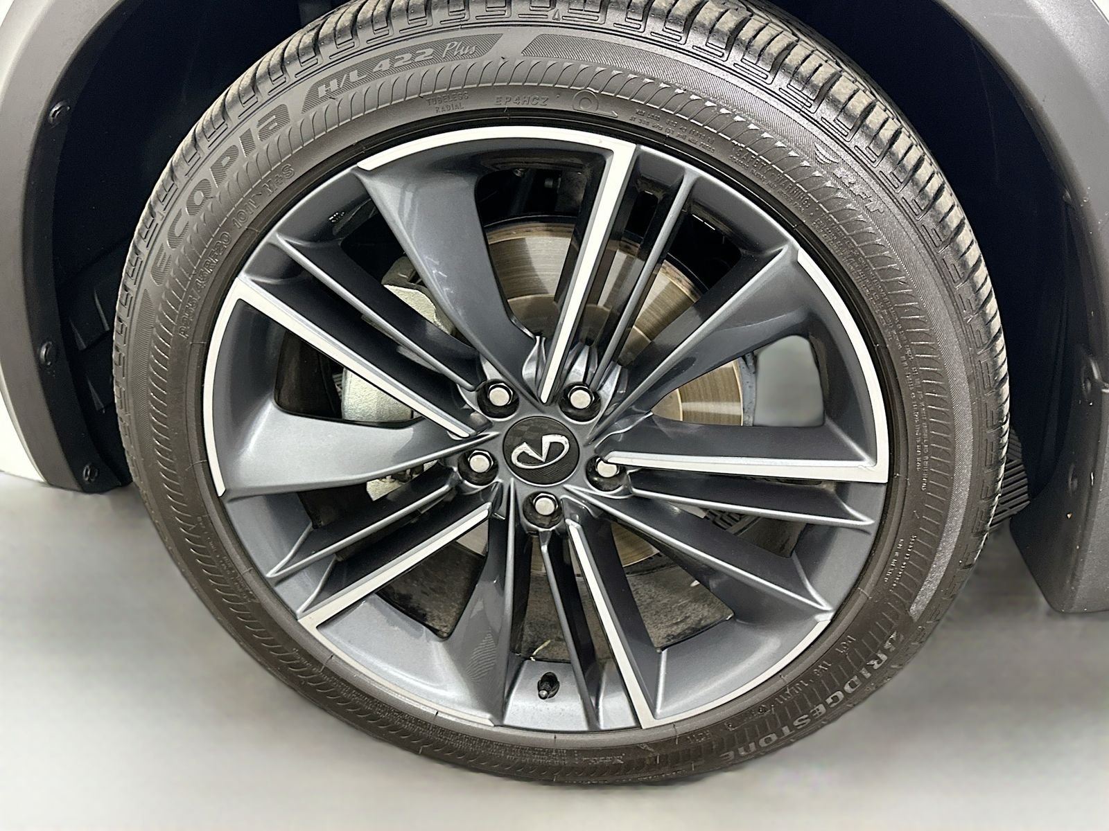 Used 2025 Radiant White INFINITI ESSENTIAL image 32