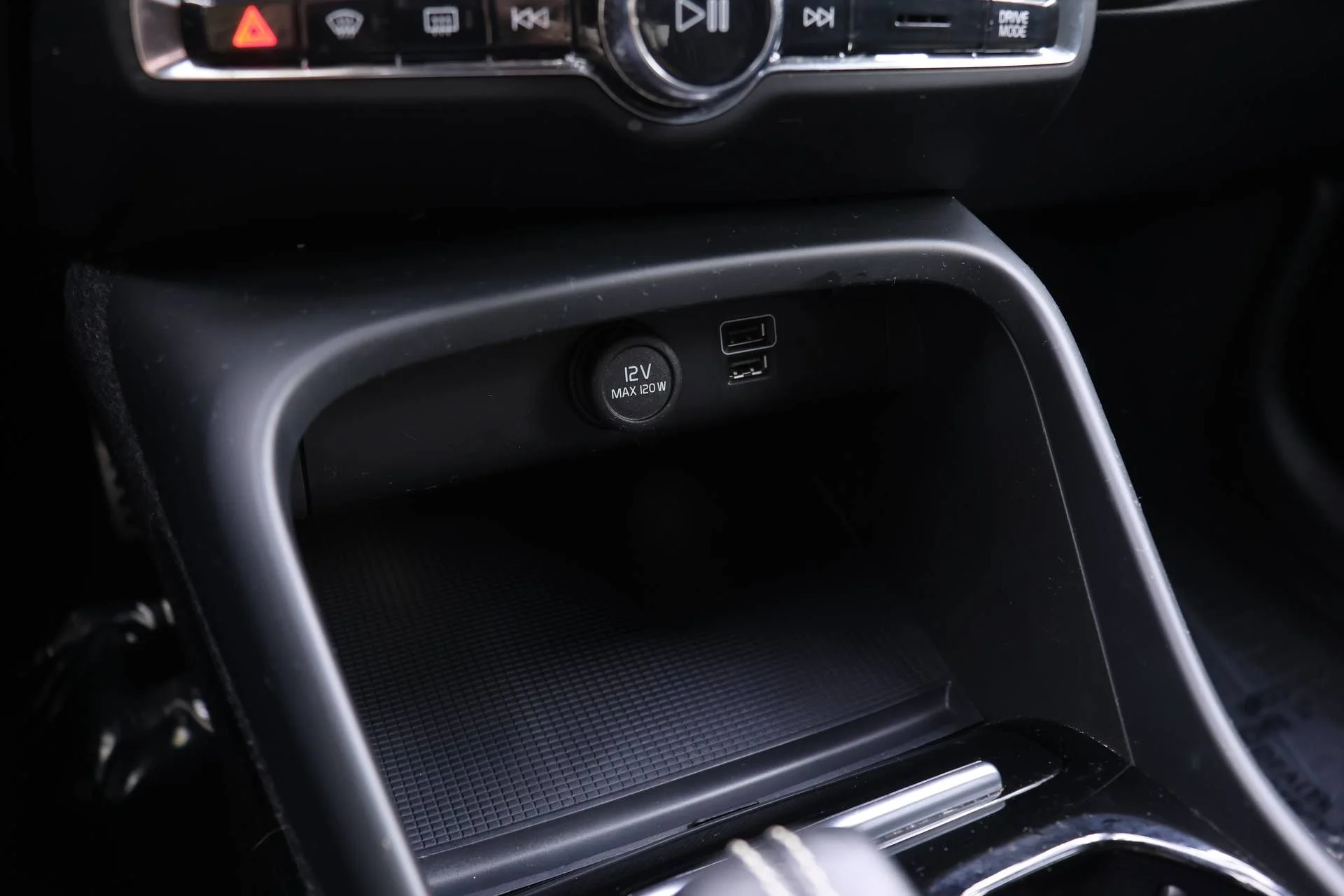 Used 2021 Blue Volvo R-Design image 9