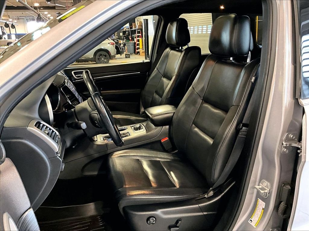 Used 2020 Silver Jeep Limited image 10