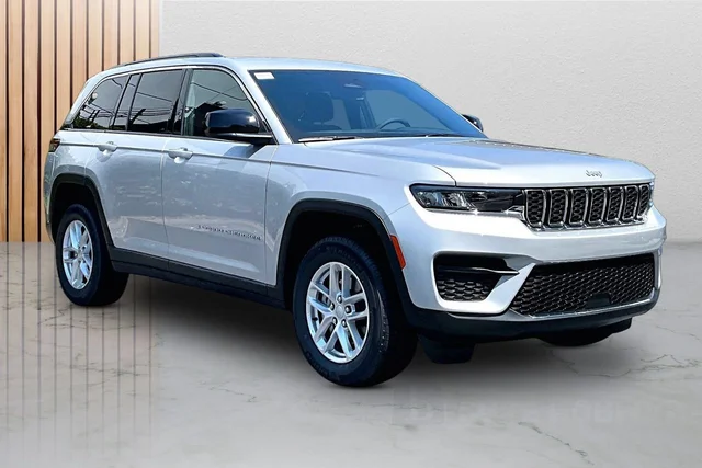 2026 Jeep Grand Cherokee Laredo