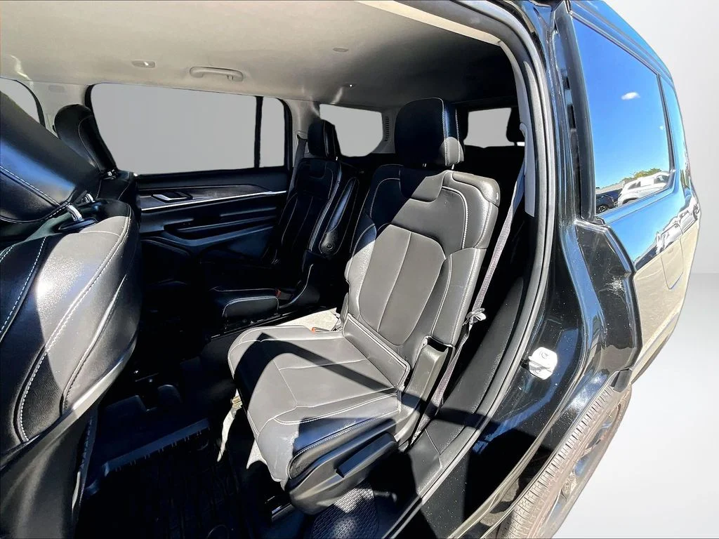 Used 2023 Black Jeep Limited image 27