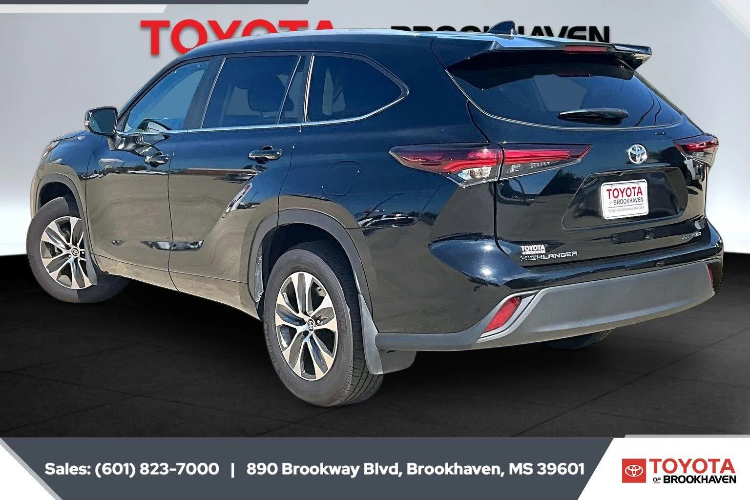 Used 2026 Midnight Black Metallic Toyota XLE image 2
